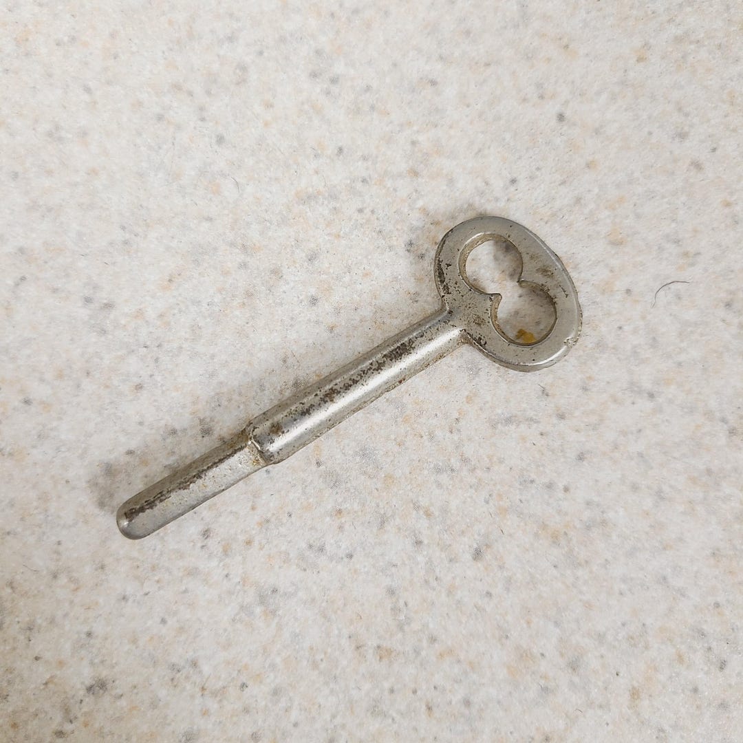 Antique Sewing Machine Cabinet Key, Unmarked 4 Sided Flat Front Not ...