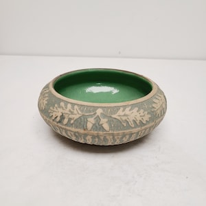 Antique 1920's Red Wing Brushware pottery bowl, Union Stoneware Co. oak leaf acorn pattern