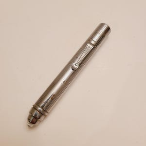 Vintage 1935 Eveready model 210 v2, Art Deco styling chrome penlight, flashlight,2 AA batteries included, some losses