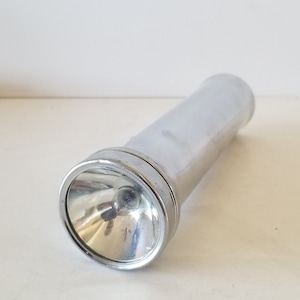 Vintage circa 1935-1950 Eveready model 2251 chrome 2 D cell flashlight, clean working condition