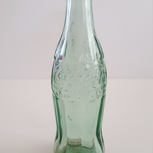 Vintage circa early to mid 1950's Coca-Cola bottle #8 good condition bottom marked "Reno Nev" Min Contents 6 FL.OZ