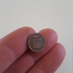 Antique circa 1918 American Red Cross &quot;Pro Patria&quot; Blood Donor bronze pin made by American Emblem 9/16&quot;