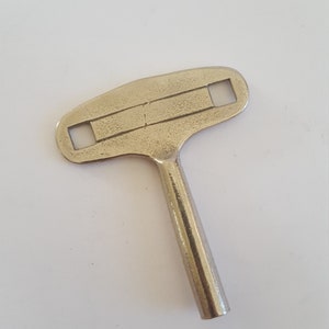 Vintage nickel chrome clock winding key, No 3 square chuck unmarked toy clockwork key