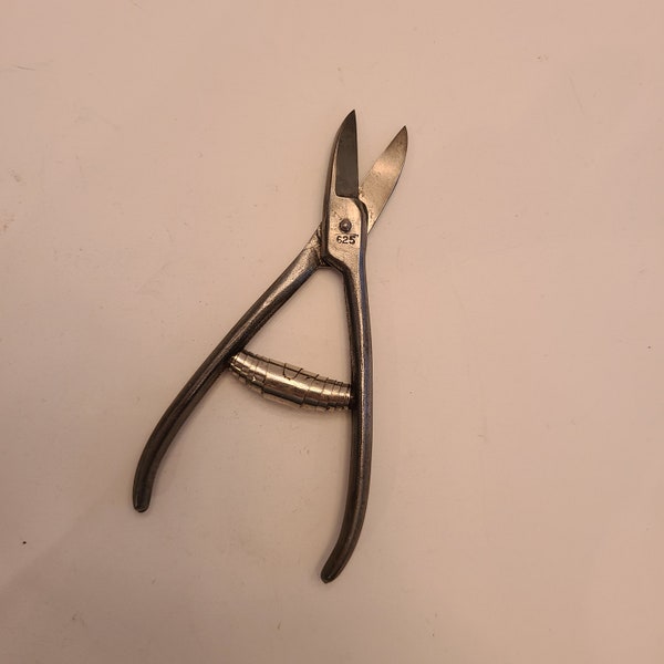 Vintage circa 1960's filament cutter/flower shears no.625 by Wiss, Made in USA nice condition