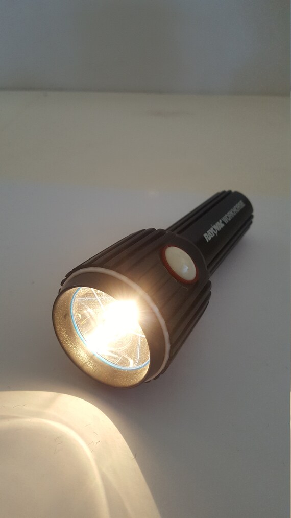 300 lumen rechargeable led flashlight EverBrite Rechargeable Pen Light, 300 Lumens Edc Flashlight, Zoomable, LED Pocket Flashlight With Clip For Camping, Emergency. Black