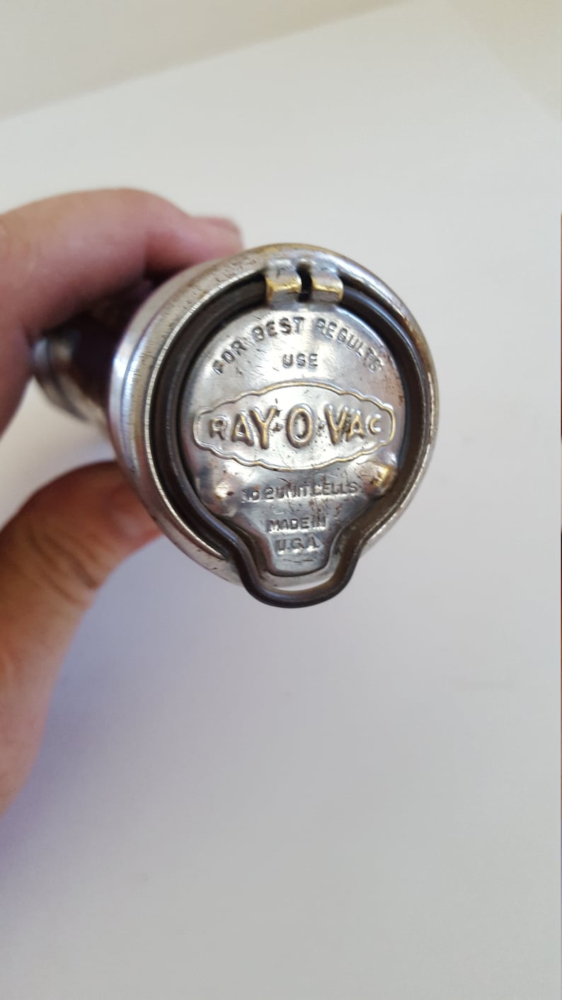 nice look Vintage circa 1925 Ray-o-vac 2 D cell working flashlight Cloud logo shows its age