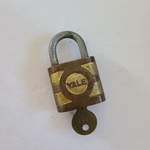 Vintage 1960s Yale Brass Padlock with 2 Keys