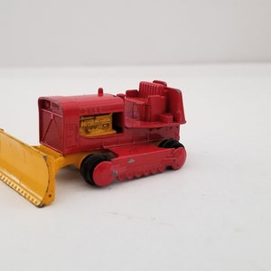 Vintage 1968 Matchbox Series No.16 (D) Case Tractor bulldozer, missing gray tracks and driver cover in good condition,  nice paint