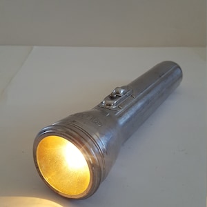 Vintage circa 1930 Ray-O- Vac &quot;bullet&quot; flashlight, working condition glass lens, batteries (3 D cells) not included Cloud logo