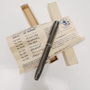 Vintage 1940&#39;s Esterbrook Demi series fountain pen, original box light use, double jewel Esterbrook 2559 &quot;Fine Writing&quot; nib, pearl gray