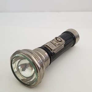 Vintage 1925 Eveready 2660 &quot;Baby&quot; flashlight 2 C cells not included great condition bevel lens hex head ring hanger serviced new bulb