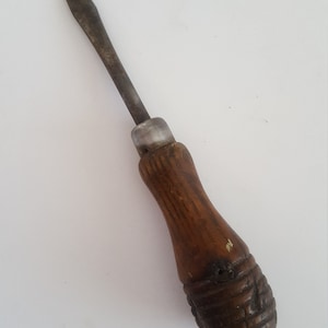 Vintage flathead/slot screwdriver,  wooden handle lathe turned hardwood beehive style, unmarked