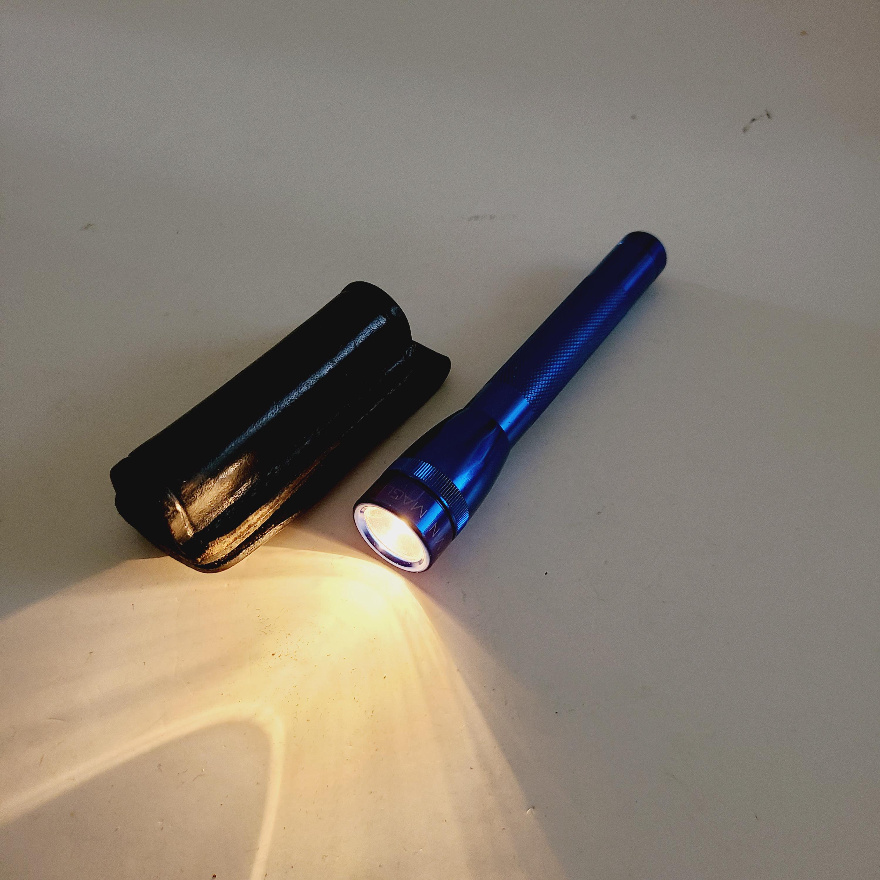 MAGLITE マグライト　初期型　レア刻印　MINI MAGLITE Amazon.co.jp: 【明るさ332ルーメン / 本体色 : ブラック】 ミニ