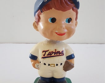 Vintage Bobble Head Minnesota Twins, Baseball Nodder, 1965  MLB sports collectible plaster Made in Japan