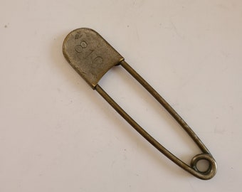 Vintage Risdon style brass safety pin key tag, stamped "810" lock out machinery pin, measures 4 7/8"
