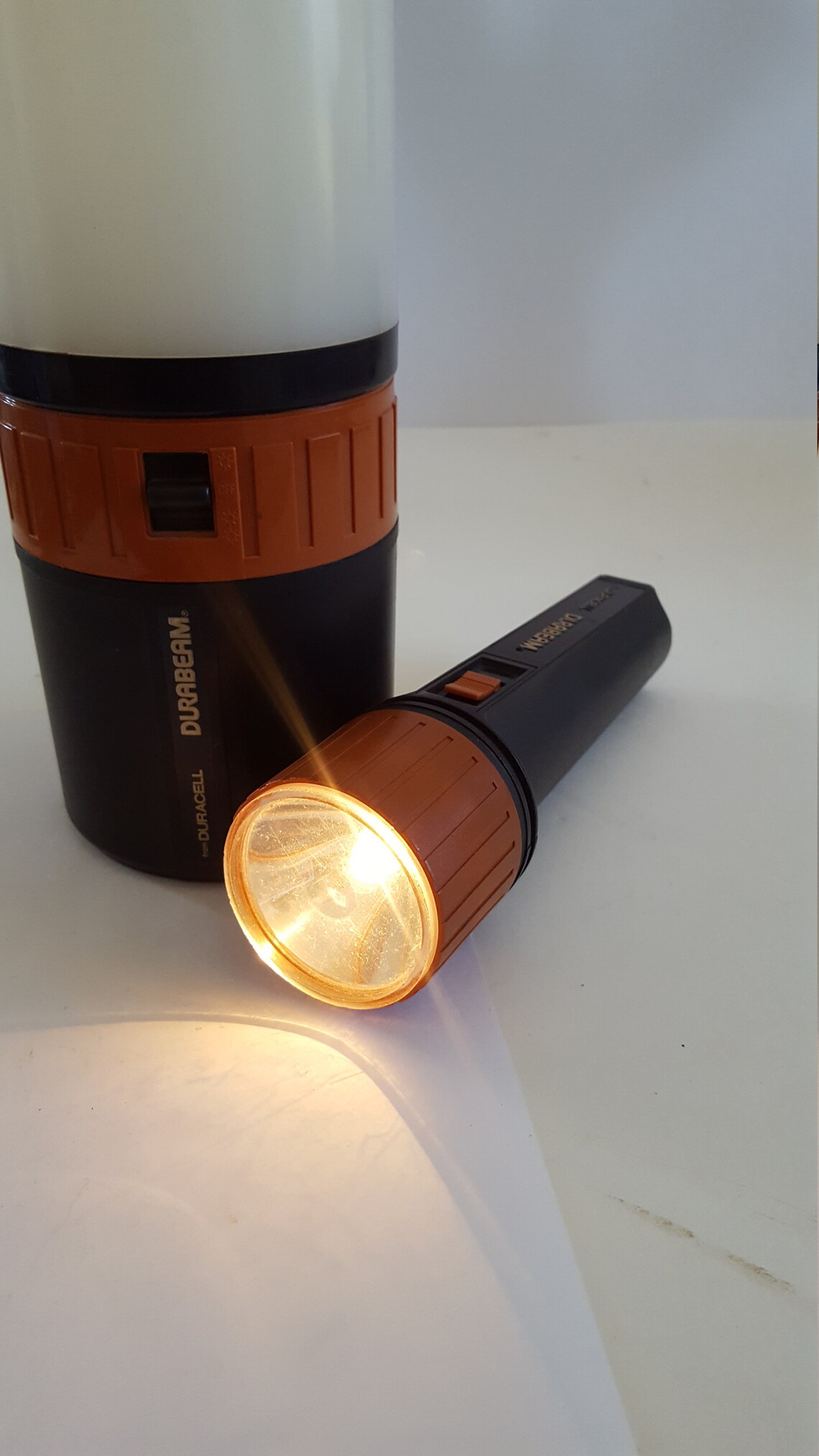 Lampe De Poche Vintage Durabeam Duracell Années 70 – 2 Faces Réglable, 6V, Rare Et Fonctionnelle !