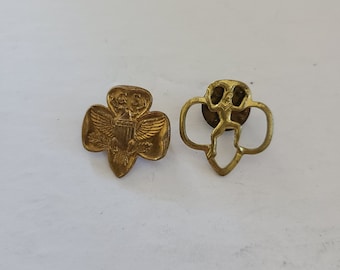 Vintage circa 1930's to 1960s membership Girl Scouts of America and Brownie pins, sold as a pair, good condition