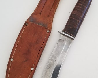 Vintage circa 1958 West-Cut K-5 (Western Cutlery Co.) Hunting knife with sheath, good condition