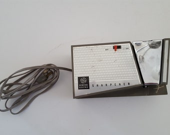 1960 年代のヴィンテージ ゼネラル エレクトリック キッチンナイフとハサミのシャープナー、HEAVY モデル 23NS2