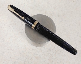 Vintage 1930's Parker Vacumatic Speedline fountain pen, Art Deco gold band, clip and nib
