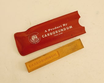 Vintage c1980's Carborundum Sharpening Stone, vinyl sleeve in nice condition, the blade hone is lightly used but in good condition.