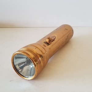 Vintage 1935 Winchester brand D cell flashlight working condition, bullet shaped in great condition