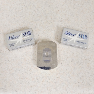 Vintage  double edge Silver Star Diridium process Steel Razor blades late 1940&#39;s to 1953 original box of 5 times 2, plus dispenser.
