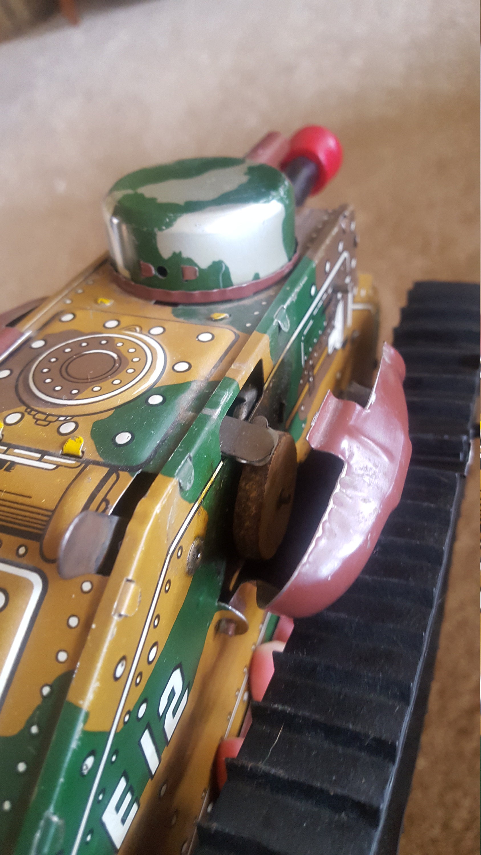 ジャンク缶バッジ100個OVER ／USA VINTAGE POST JUNK / 90's WAR IS OVER 缶バッジ