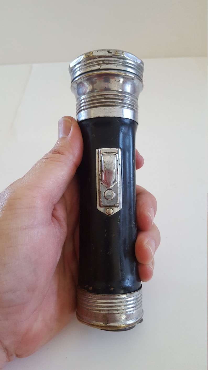 nice look Vintage circa 1925 Ray-o-vac 2 D cell working flashlight Cloud logo shows its age