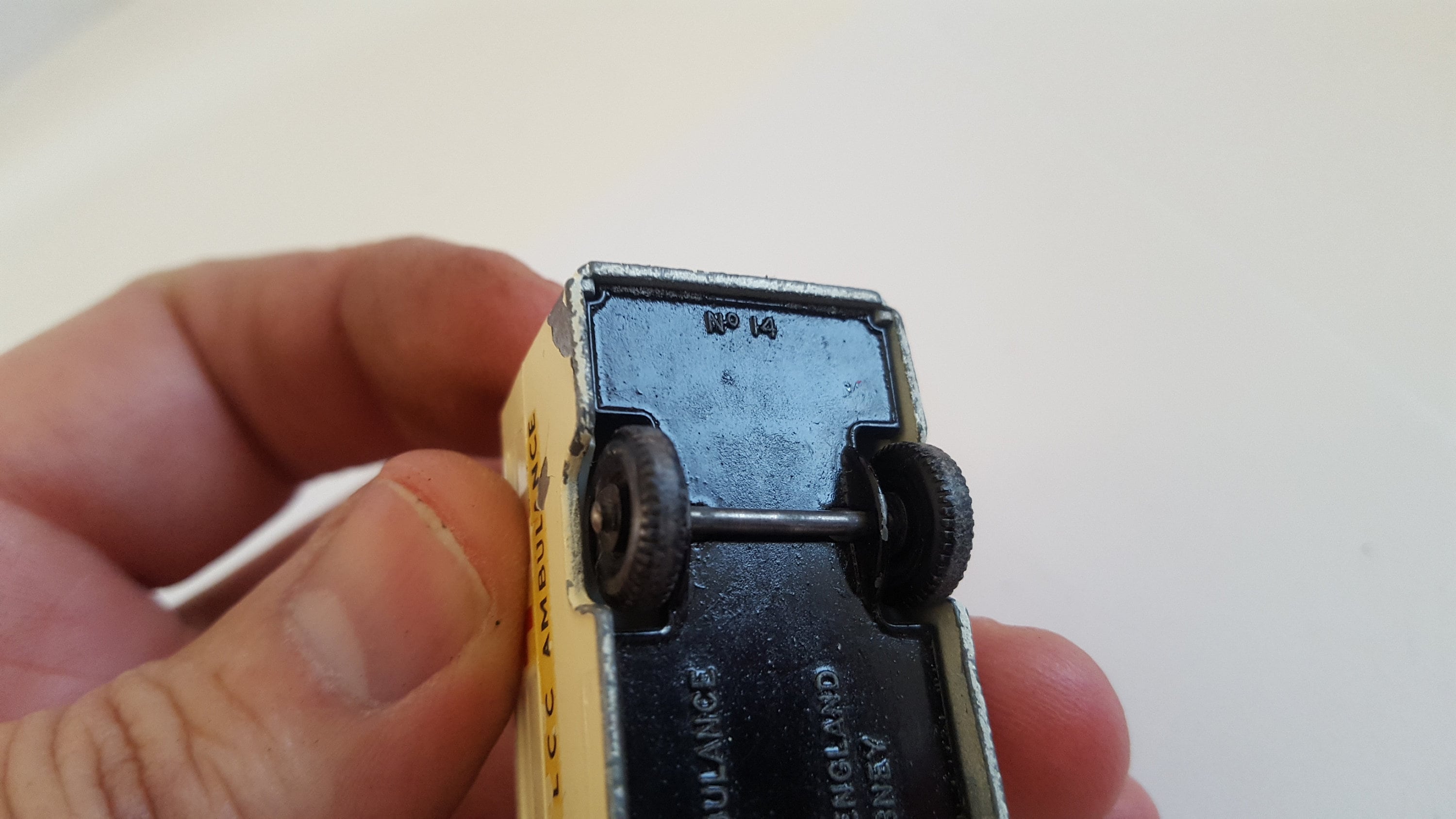 MATCHBOX N° 14 LOMAS AMBULANCE 1962 Vintage 1962 Matchbox No 14 Lomas Ambulance, Made in England