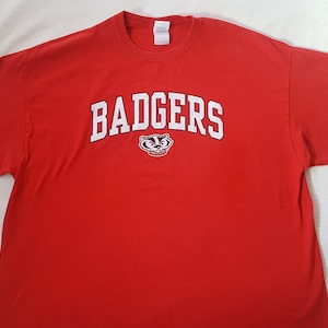 Vintage late 1990&#39;s University of Wisconsin &quot;Badgers&quot; heavy duty cotton Gildan T-shirt XXL