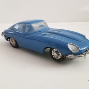 Vintage circa 1960&#39;s unmarked blue toy slot car Jaguar E-Type, nice condition but unknown working condition