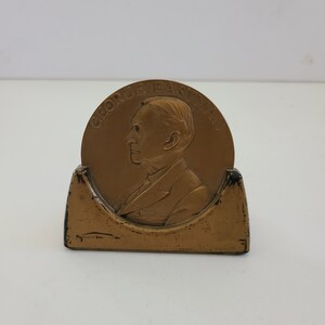 Vintage 1966 service award George Eastman medallion for over a quarter century of service to Eastman Kodak, engraved name