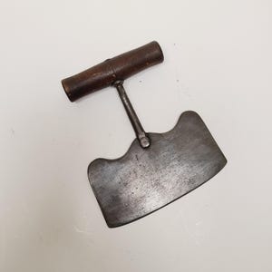 Vintage single blade Mezzaluna knife, Ulu knife, Kitchen utensil, wood handle sharp blade, about 5 3/8&quot;, 1920&#39;s, rocker chopper, unmarked