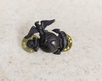 Vintage pre-1955 United States Marine Corps EGA unfouled black collar device.