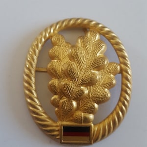 Vintage 1990&#39;s German Army ( Bundeswehr ) beret badge Infantry, gold tone lightweight metal made by Overhoff & Cie 2 3/16 &quot; x 1 3/4&quot;