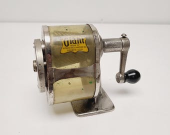 Vintage 1920's "Giant" Automatic Pencil Sharpener Co. Chicago 6 sizes of pencil, celluloid shavings holder, wood knob, cleaned