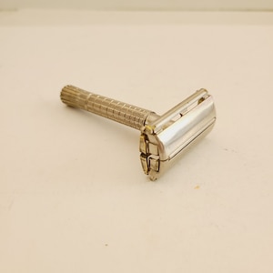 Vintage Gillette Safety Razor: TTO Z-3 (1970) Double Edge Razor