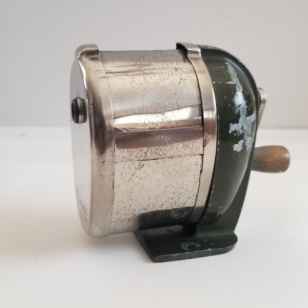 Vintage 1948 Boston L single standard pencil size sharpener, nice clean example, C Howard Hunt Manufacturing Co. Camden, NJ