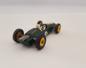 Cette voiture-jouet a été fabriquée par Lesney matchbox, un modèle de