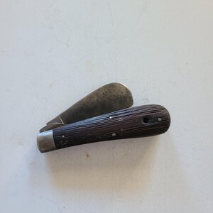 Vintage circa 1930&#39;s early Sears brand Dunlap USA well used pruner measures 4&quot; closed,2 1/2&quot; blade,wood scales good condition