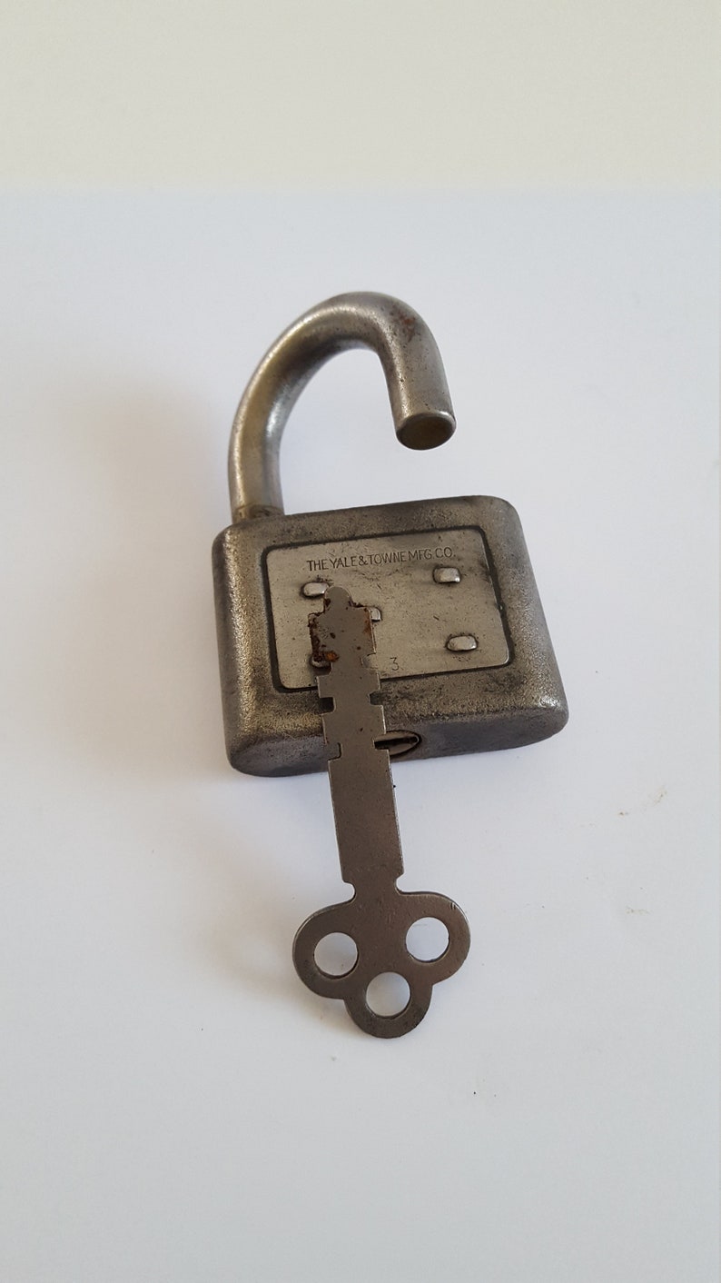 Antique Yale and Towne Junior 225 steel padlock with key great condition and works as it should