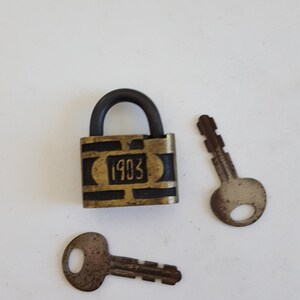 Antique early 1900's IXL 1903 cast brass padlock with two keys, great patina working condition.