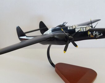 Maquette Avion P-61 Black Widow Métal Peint à La Main, 20x17x6 Pouces, HomeRoots