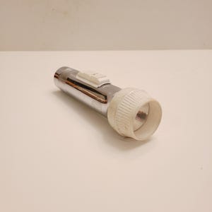 Vintage 1959-1965 Eveready model 319 standard 2 D cell flashlight working condition batteries not included white cap and switch