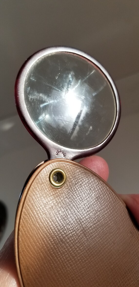 Vintage Pocket Magnifying Glass in Case. 