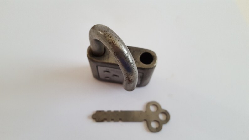 Antique Yale and Towne Junior 225 steel padlock with key great condition and works as it should
