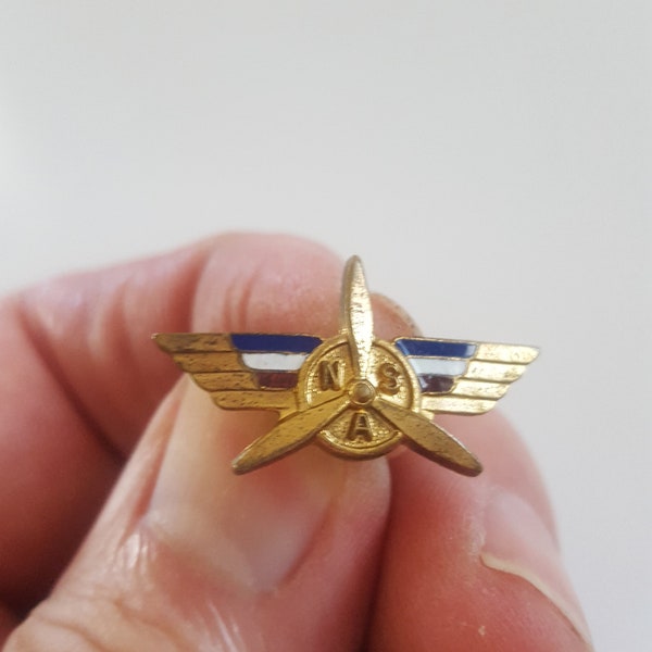 Vintage WWII era Sweetheart pin Naval Aviator girlfriend /wife, winged 3 blade propeller over wings and NAS gold metal screw back unmarked