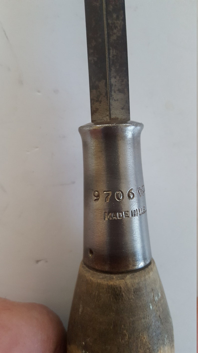 great patina Vintage Plvmb Tools long standard flatslot screwdriver model 9706