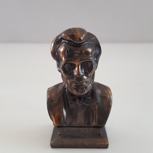 Vintage circa 1950&#39;s souvenir bust statue of Abraham Lincoln,  made in Japan 2 1/2&quot;